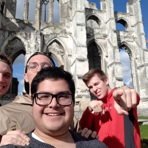 Meet your Posher, Andres felipe